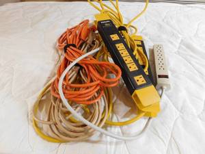 lot 32 image: Extension cords