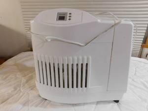 lot 39 image: Humidifier