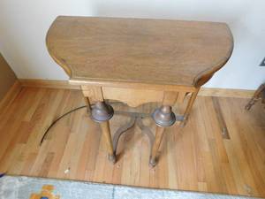 lot 301 image: Vintage small wooden table