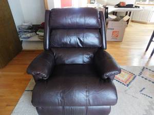 lot 299 image: Lazy boy large recliner