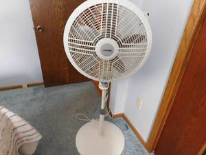 lot 323 image: Lasko stand up fan with remote