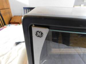 lot 20 image: GE toaster oven