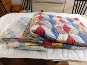 lot 22 image: 2 Quilts