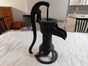 lot 34 image: Vintage water pump