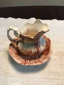lot 206 image: Montana clay pitcher & bowl and english pitcher