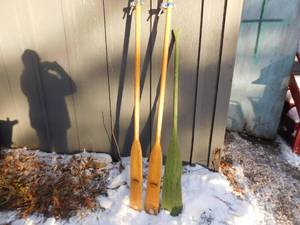 lot 336 image: Set of wood feather brand boat oars and 1 odd ball oar