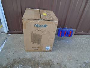 Newair 220 volt electric garage heater. Appears new in box. Unable to test. As shown.