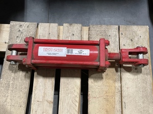 lot 18 image: Lion 2500 PSI Hydraulic Cylinder