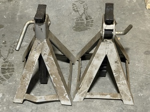 lot 15 image: 6 Ton Jack Stands