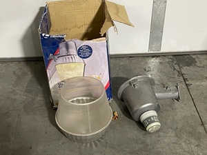 lot 73 image: Yard Light