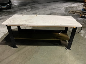lot 83 image: Work Bench with Plug In