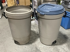 lot 96 image: 2 Garbage Cans
