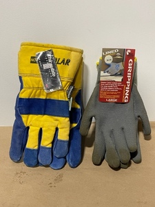 lot 114 image: Gloves