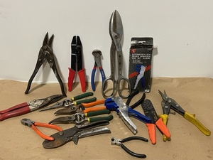 lot 116 image: Tin Snips, Side Cutters, Wire Strippers