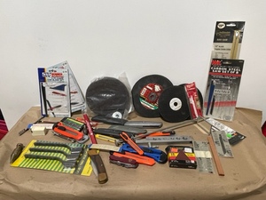 lot 117 image: Knives, Cut Off Wheels, Saw Blades