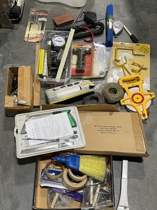 lot 118 image: Lot of Hand Tools and Hardware