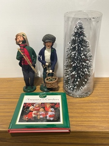 Byers Choice Carolers, Treasury of Carolers Book and 16 Tree