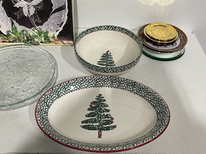 Christmas Serving Dishes and Decor