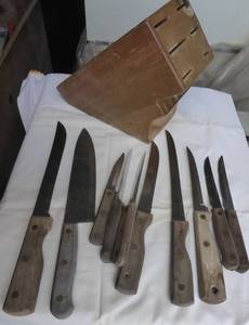 Knife Block with knives and a large group of steak knives