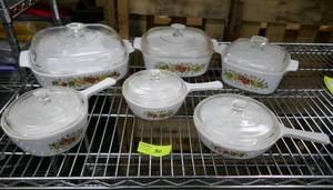 Very Nice covered casserole dish set by CorningWare