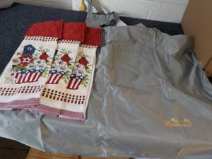 Viedouce Apron and 3 Hanging Towels...