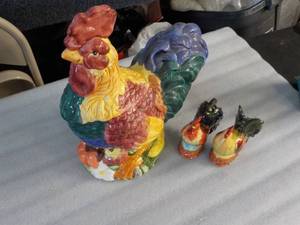 Rooster Cookie Jar and Salt and Pep...