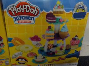 2 Play Doh Kitchen Creations...