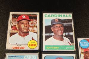 lot 211 image: Vintage Bob Gibson Baseball Card Lot  5 Cards