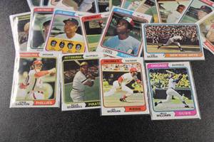lot 239 image: 1974 Topps Baseball Card Lot  40 Cards