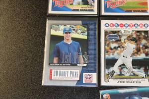 lot 252 image: Joe Mauer Baseball Card Lot  22 Cards w 1 Rookie Card