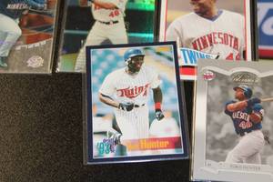 lot 254 image: Torii Hunter Baseball Card Lot  16 Cards w 1 Rookie Card