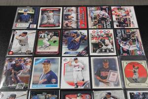 lot 259 image: Joe Mauer Baseball Card Lot  25 Cards w 1 Rookie Card