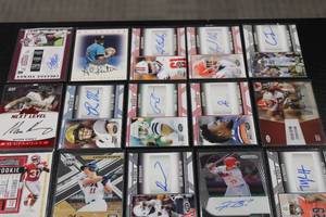 lot 264 image: Mixed Sports Autograph Card Lot  20 Autograph Cards