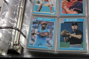 lot 270 image: 1985 Fleer Baseball Complete Set In BinderPages  Kirby Puckett Rookie Card