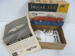 Vintage Revell JAGUAR XK-E Roadster Kit