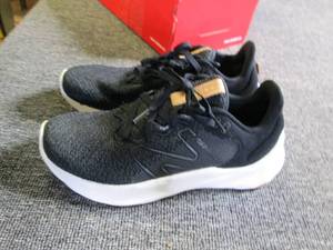 New Balance Womens Fresh Foam Roav...