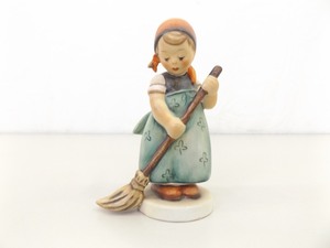 RARE MINT Condition Hummel 1950s TMK2 #Little Sweeper