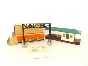 1950s Lionel #450 Signal Bridge&nbspin Original Box&nbspand #256 Freight Station