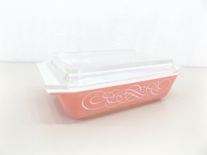 MINT CONDITION Pink Scroll Pyrex 2 QT #575-B Covered Casserole Dish