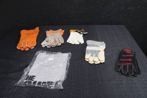 TSHIRT AND GLOVES LOT PART 12