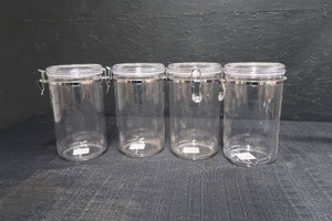 PLASTIC FOOD STORAGE CONTAINERS