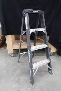 4 FT WERNER STEP LADDER