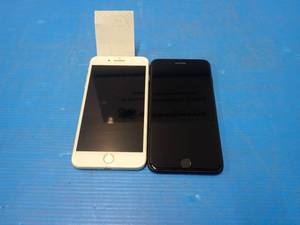 Lot of 2 Apple&nbspiPhone 7 Plus A1661  128GB of storage  carrier unlocked  includes charging cables  both phones have the same specs