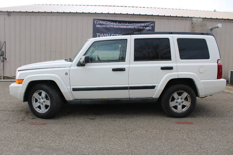 2006 Jeep Commander Base - 4X4 - 2 OWNERS