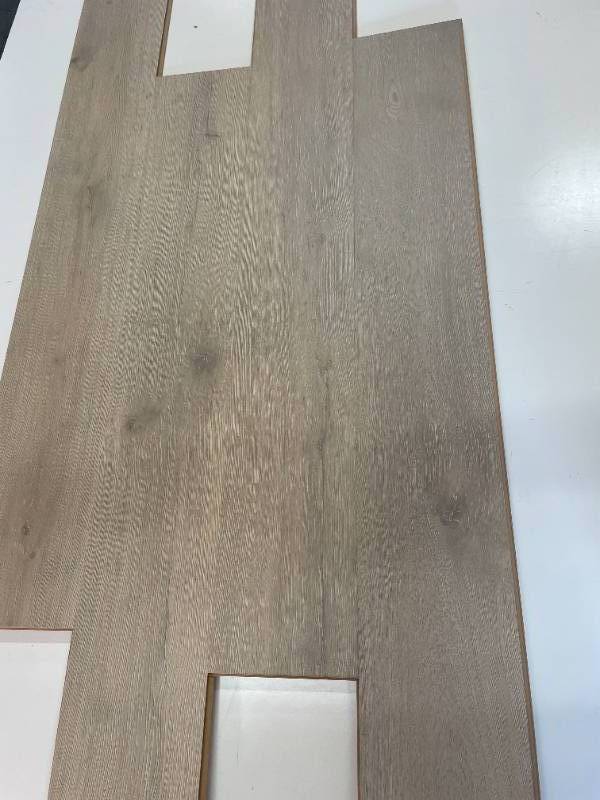 390 SF of Water Resistant Laminate Flooring 7.5x54 CHESNUT- B1