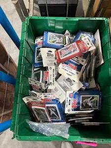 lot 45 image: LARGE BOX OF YANKEES, WHITE SOX, CARDINALS BASEBALL CARDS