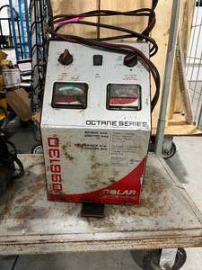 lot 77 image: SOLAR 056130 BATTERY CHARGER