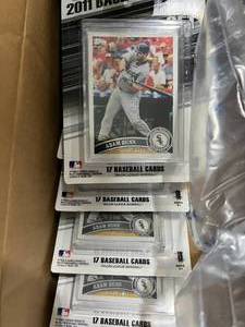 lot 47 image: 3 BOXES TEAM SET BASEBALL CARDS