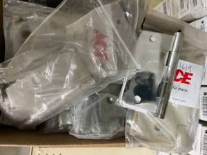lot 92 image: ASSORTED DOOR HINGES