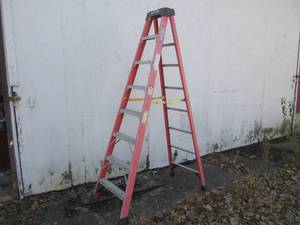 (UD2) 8 Foot Werner Fiberglass Ladd...